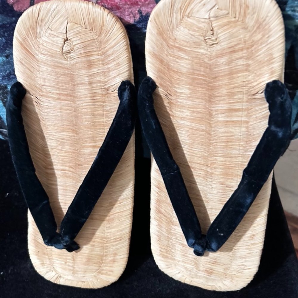Vintage Japanese Sandals - Size 6 - 6.5